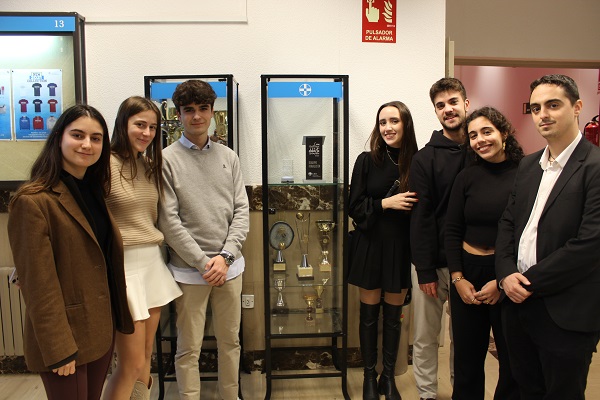 Campeones del I Torneo de Debate UAO-ESADE